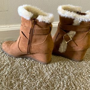 Brown soft boots form Unisa. Size 6.5 in girls.